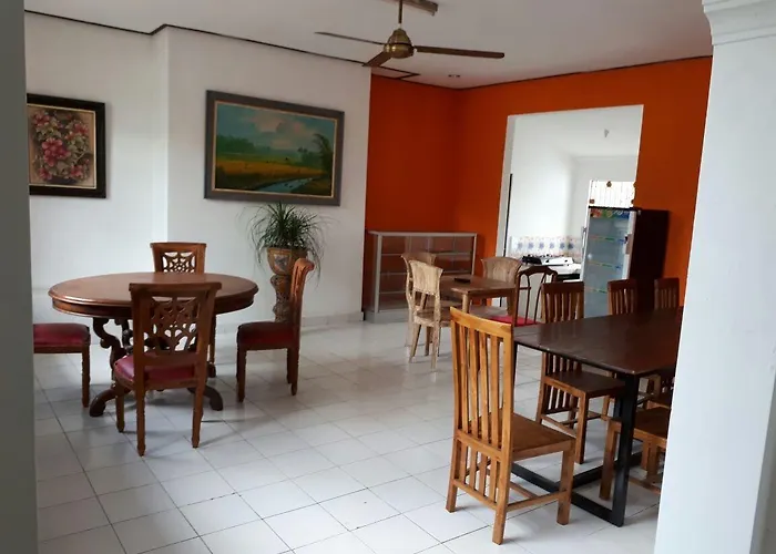 Hostal Anggrek Mas