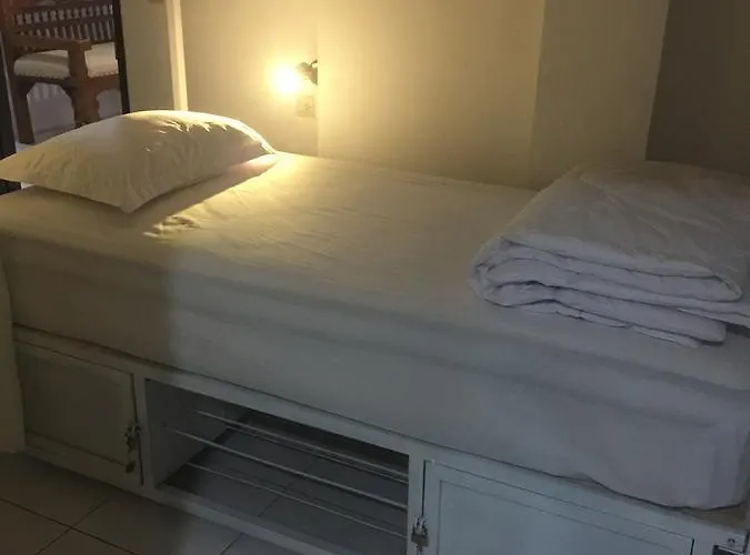 Anggrek Mas Hostal *