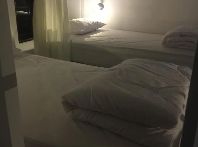 Hostal Anggrek Mas